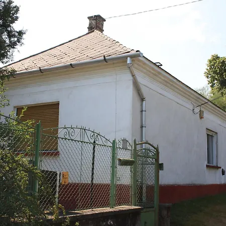 Elso Haz Apartmán *